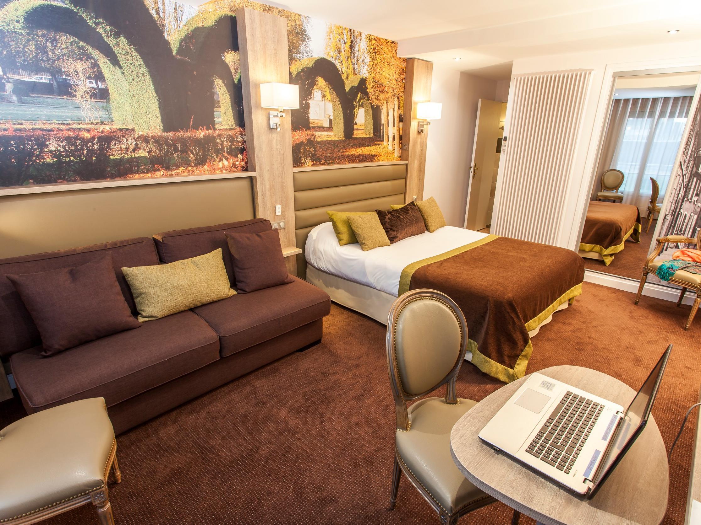 Logis - Le Christina Hotel บัวร์ ภายนอก รูปภาพ