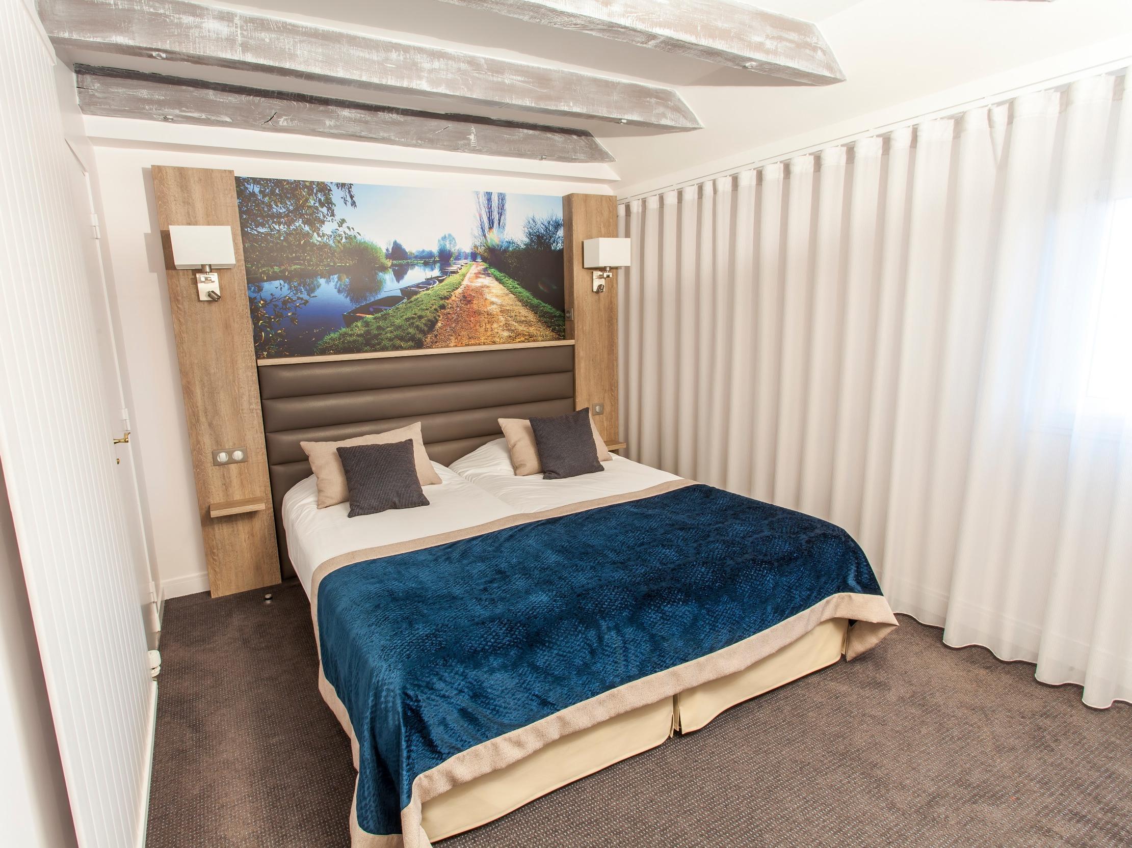 Logis - Le Christina Hotel บัวร์ ภายนอก รูปภาพ