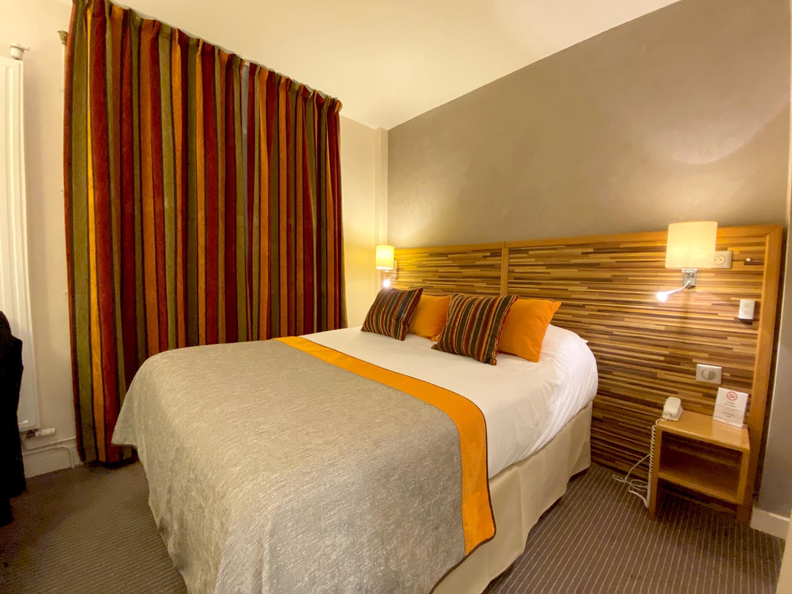 Logis - Le Christina Hotel บัวร์ ภายนอก รูปภาพ