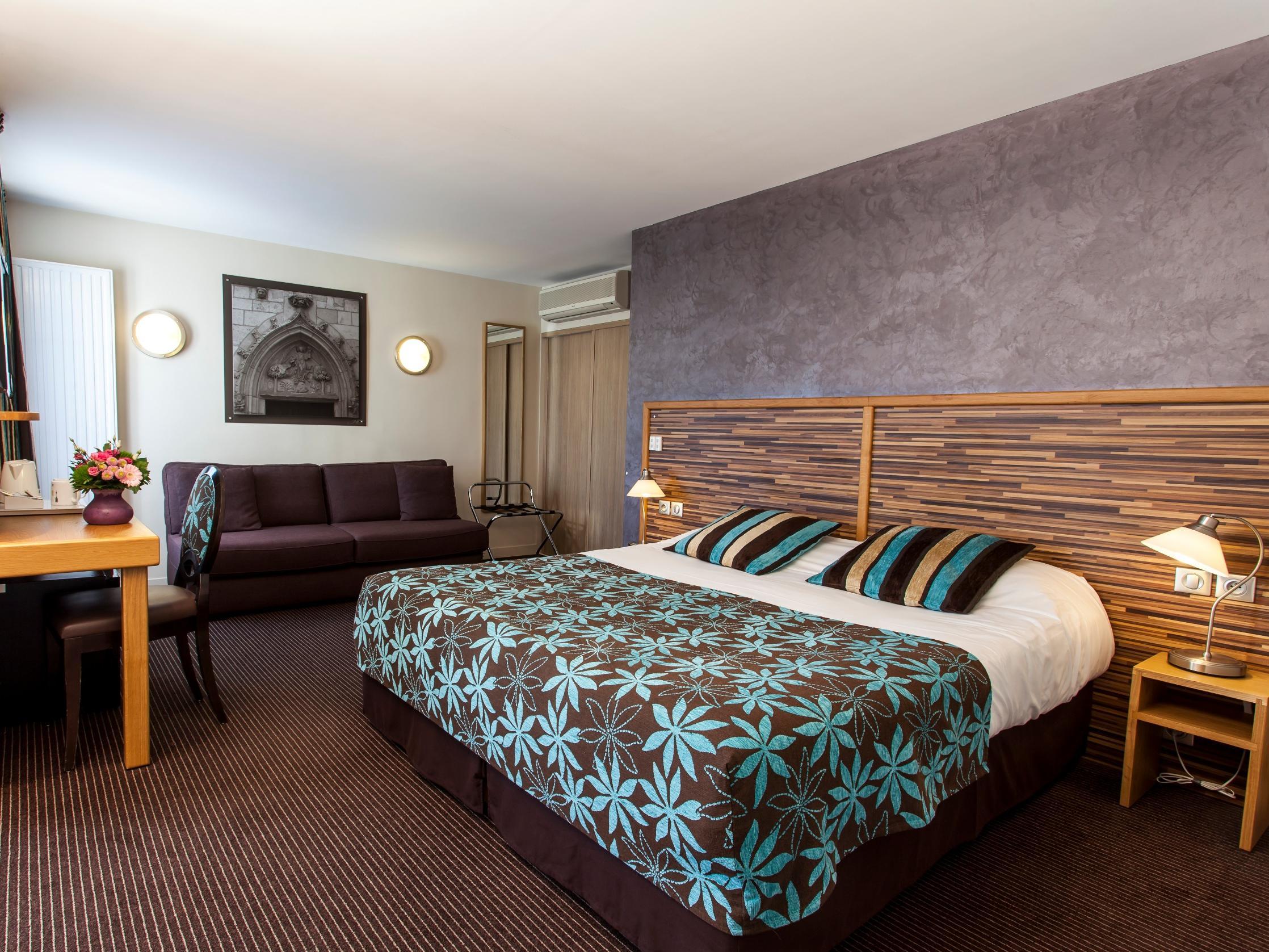 Logis - Le Christina Hotel บัวร์ ภายนอก รูปภาพ