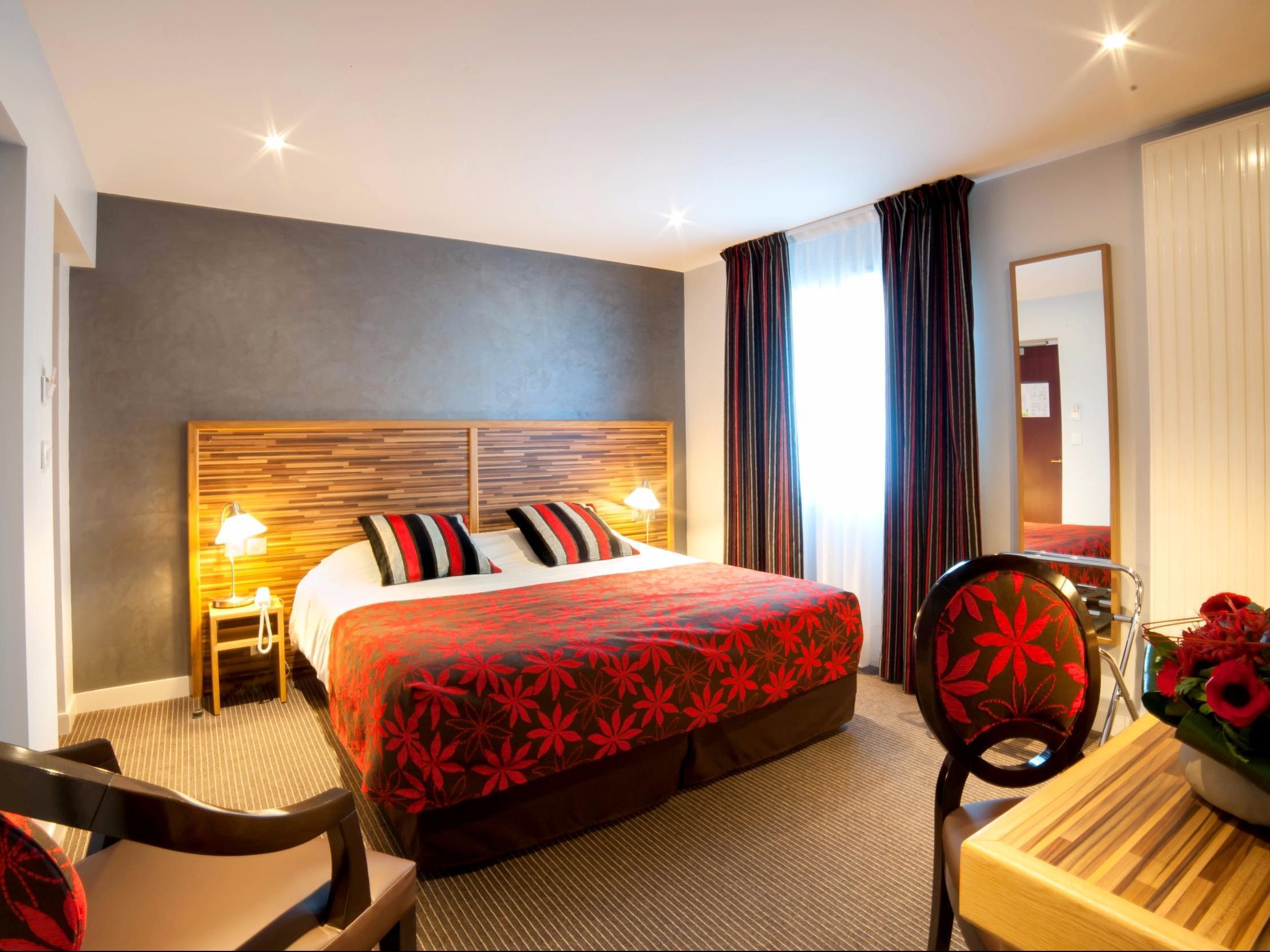 Logis - Le Christina Hotel บัวร์ ภายนอก รูปภาพ
