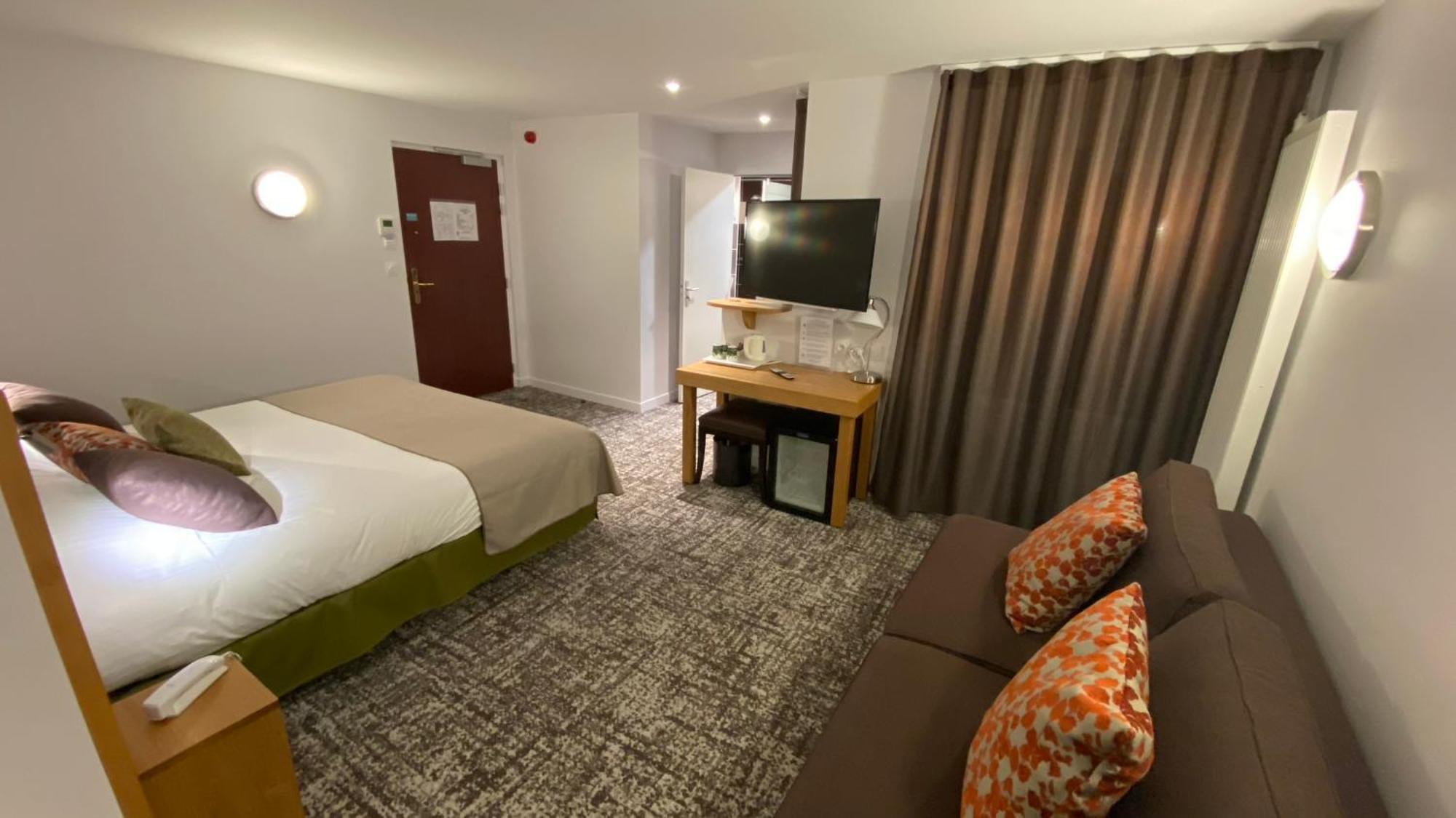 Logis - Le Christina Hotel บัวร์ ภายนอก รูปภาพ
