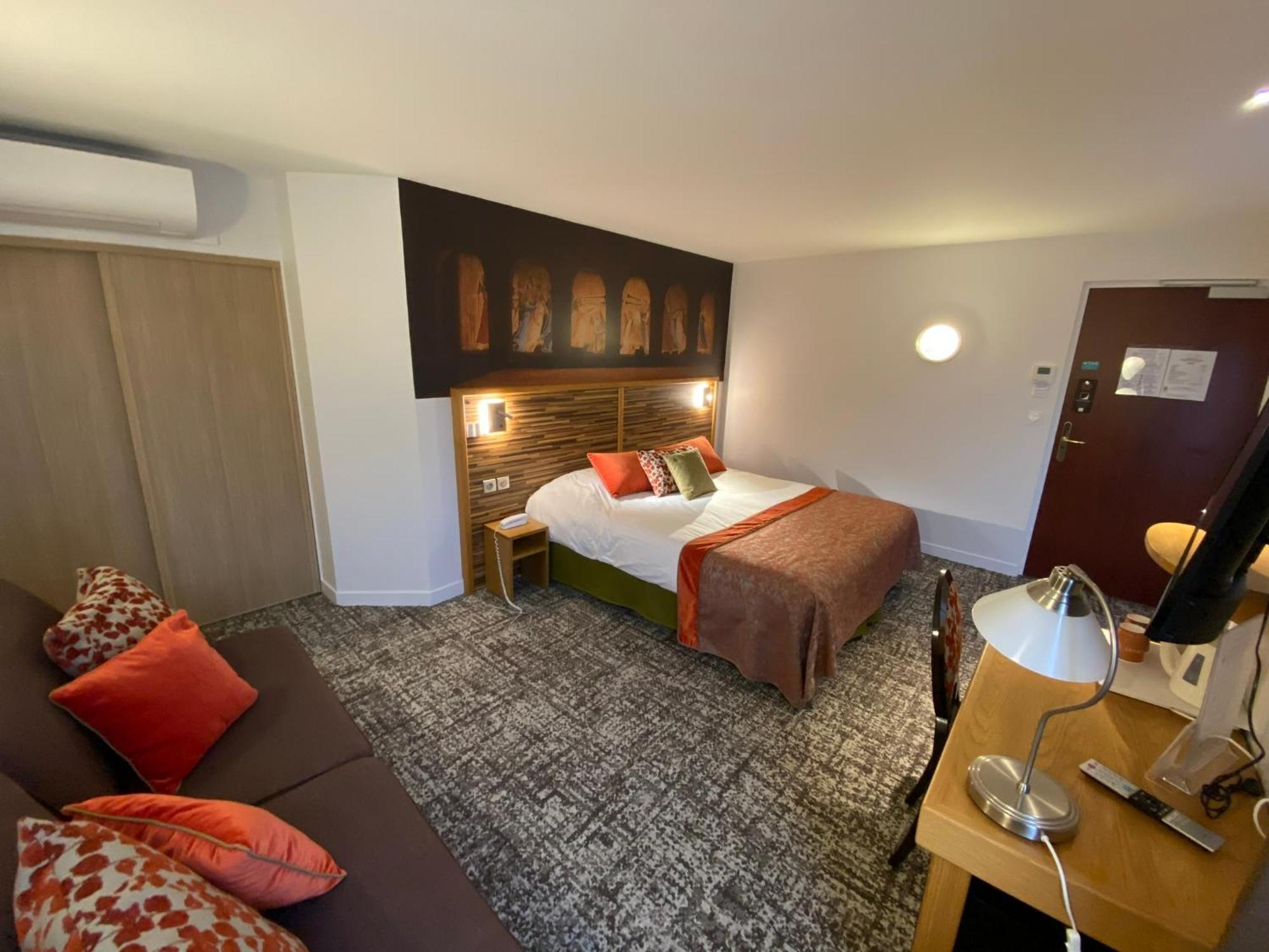 Logis - Le Christina Hotel บัวร์ ภายนอก รูปภาพ