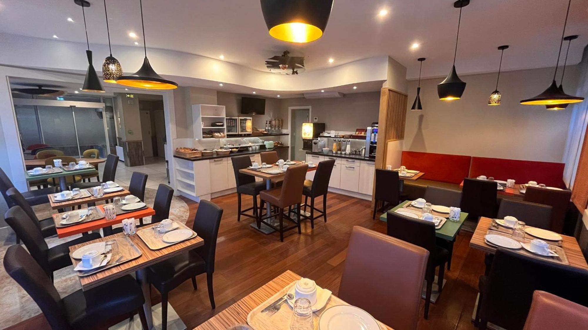 Logis - Le Christina Hotel บัวร์ ภายนอก รูปภาพ