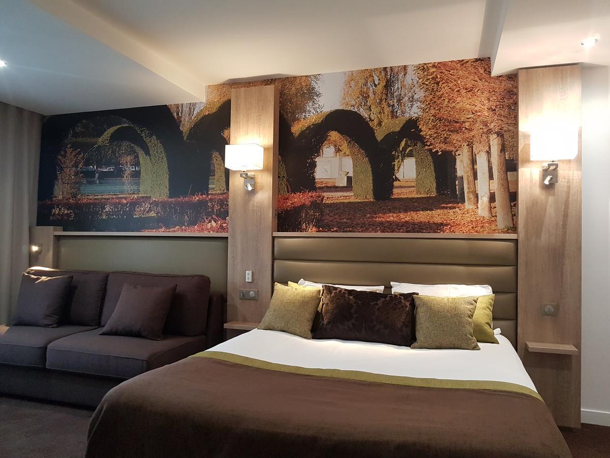 Logis - Le Christina Hotel บัวร์ ภายนอก รูปภาพ