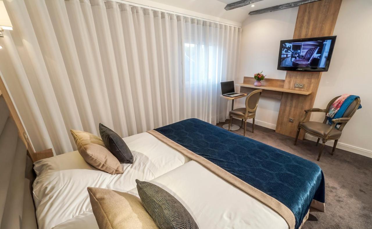 Logis - Le Christina Hotel บัวร์ ภายนอก รูปภาพ