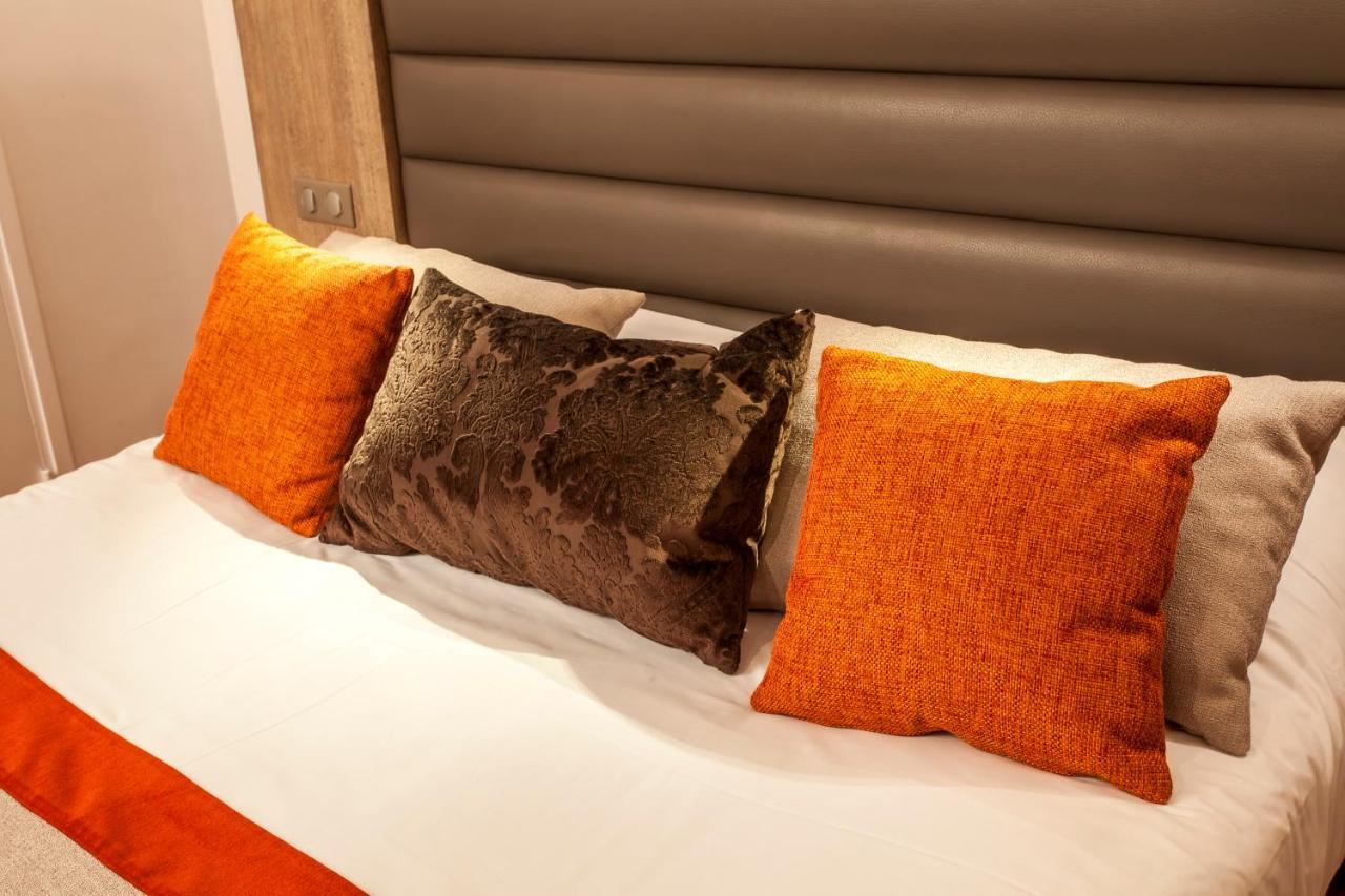 Logis - Le Christina Hotel บัวร์ ภายนอก รูปภาพ