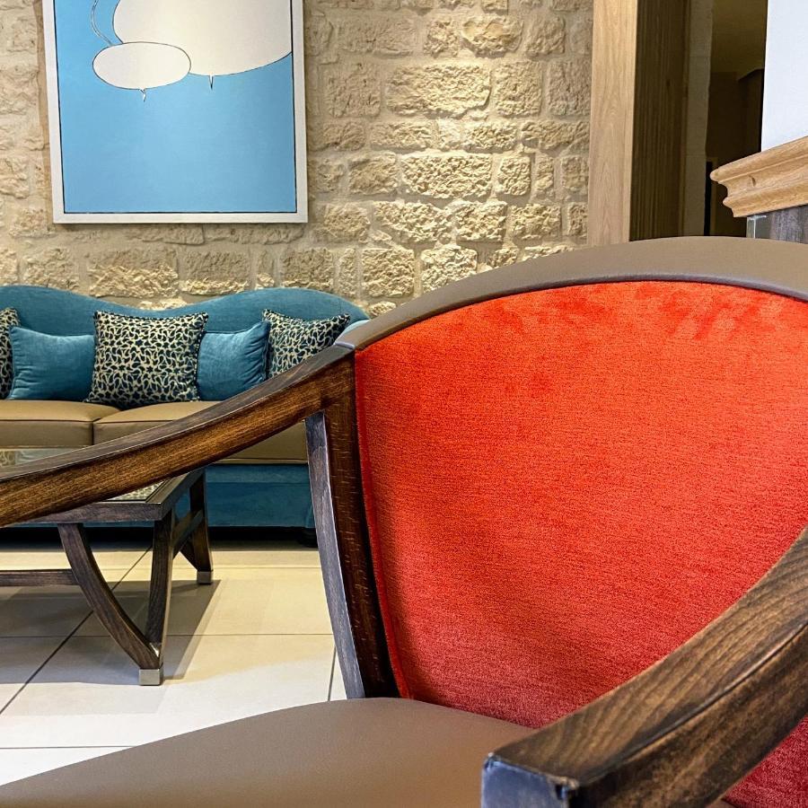 Logis - Le Christina Hotel บัวร์ ภายนอก รูปภาพ